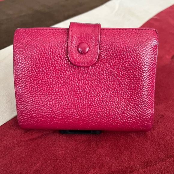 Compact Chanel Wallet - Picture 4 of 15